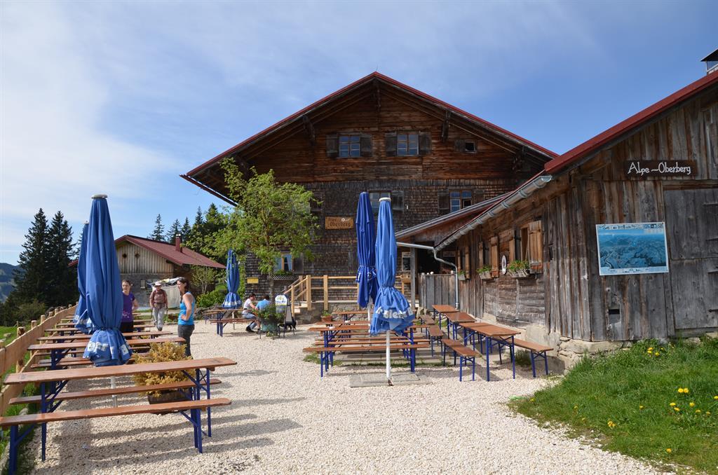 Terrasse der Alpe Oberberg