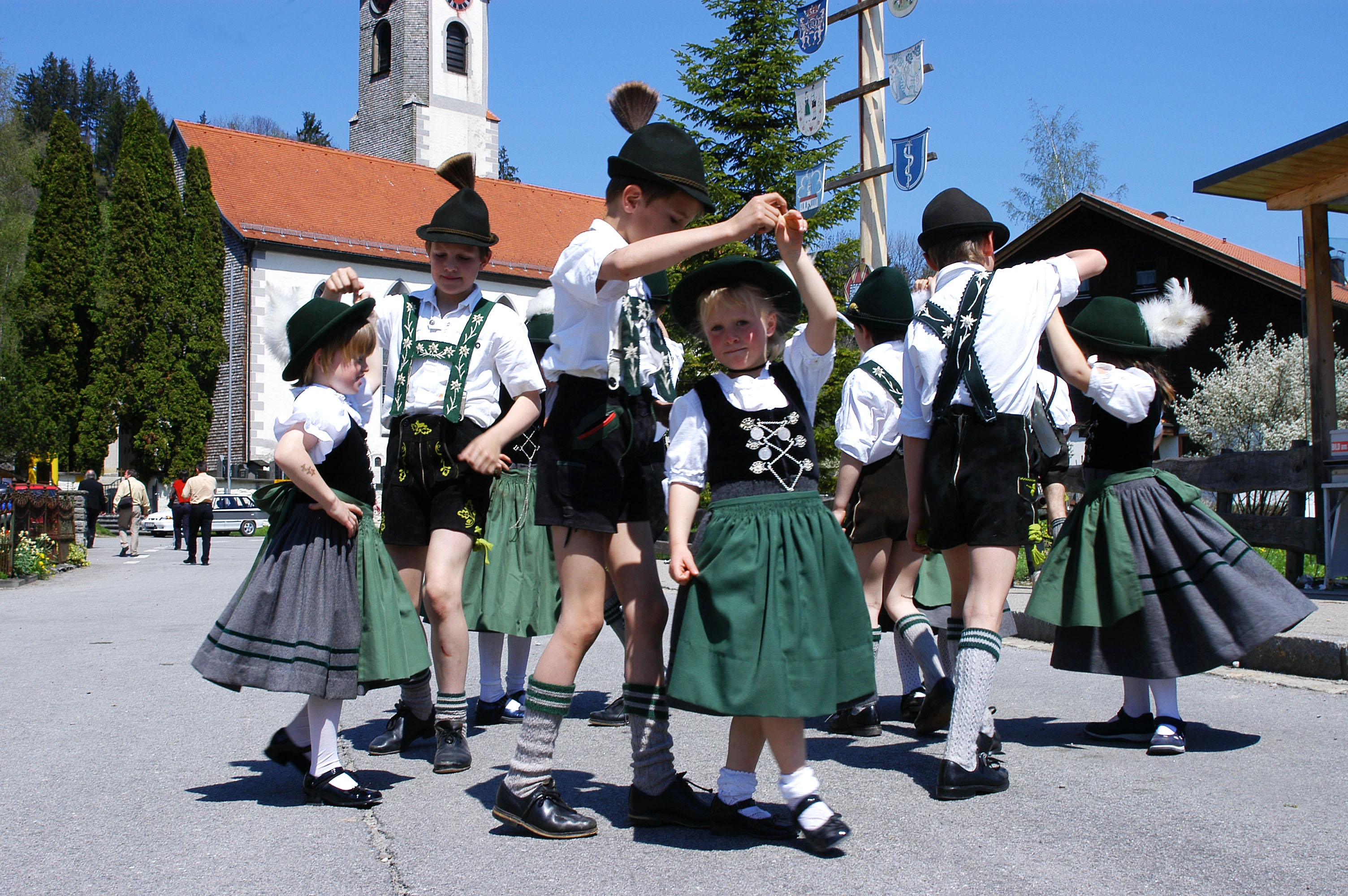 Kinder Tracht.JPG Kinder Tracht.JPG
