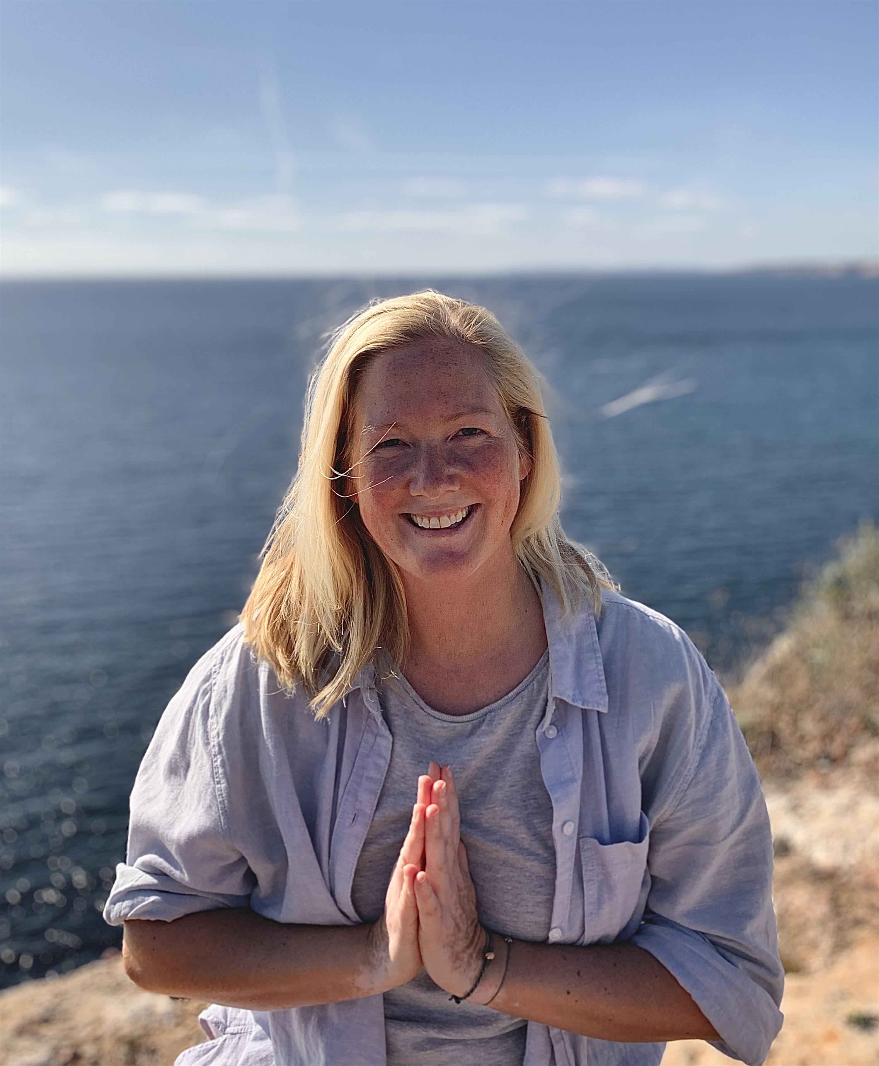 Yogalehrerin Mona Yogalehrerin Mona