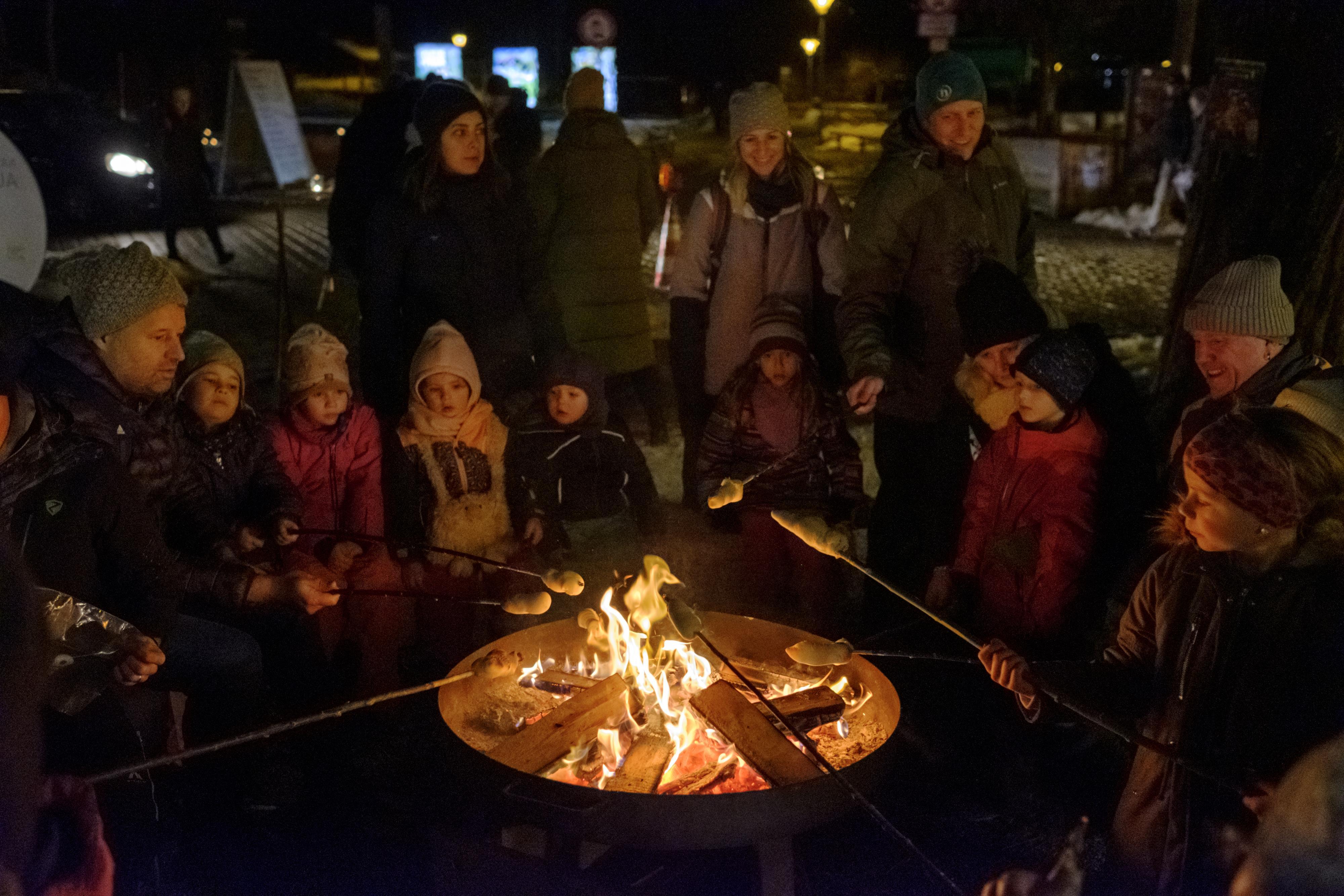 Stockbrot am Lagerfeuer Stockbrot am Lagerfeuer
