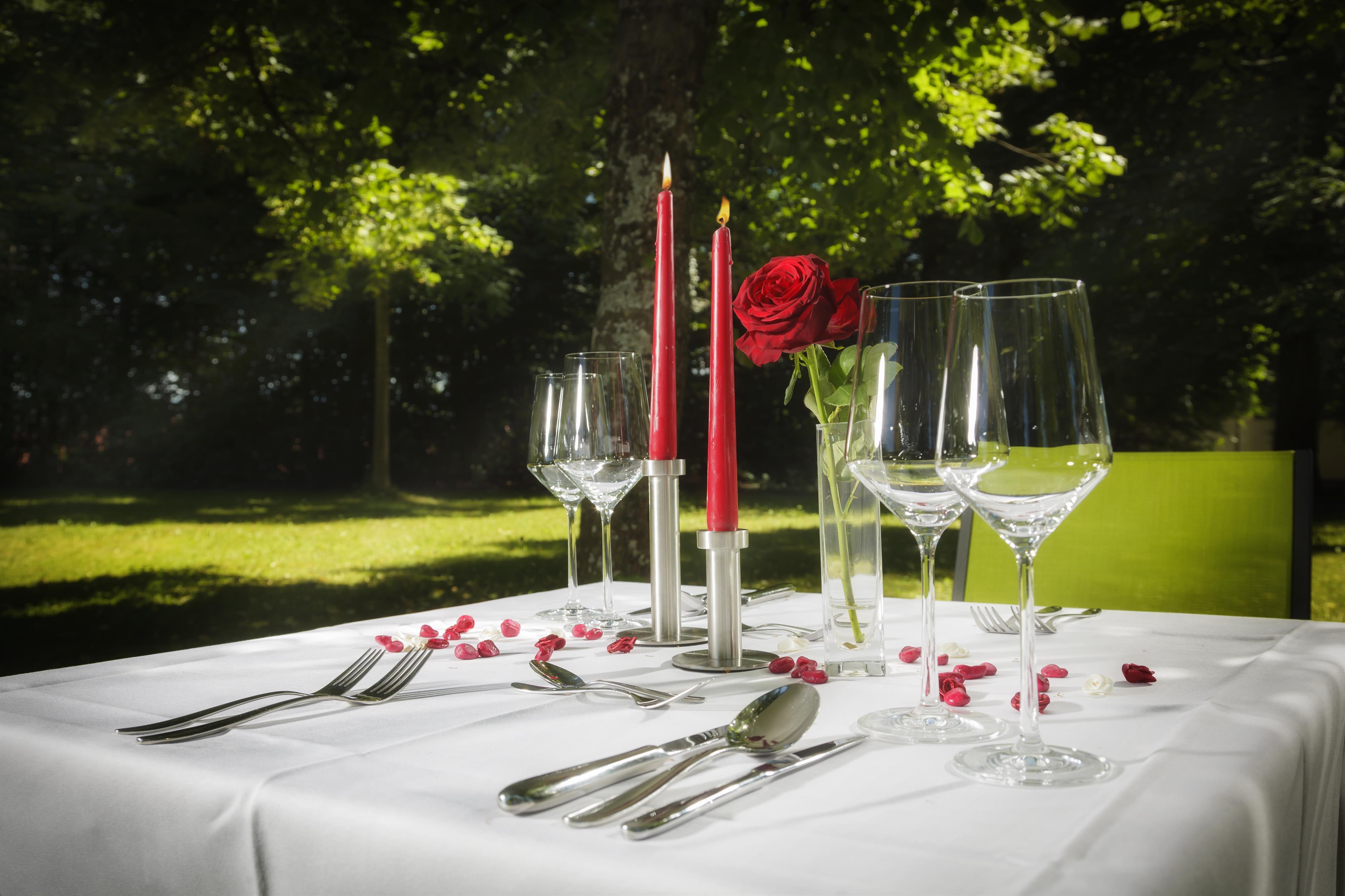 St. Raphael - Essen im Park