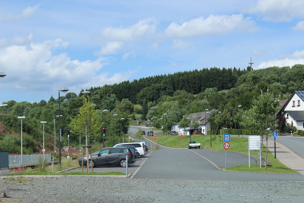 Parkplatz am Bahnhof.