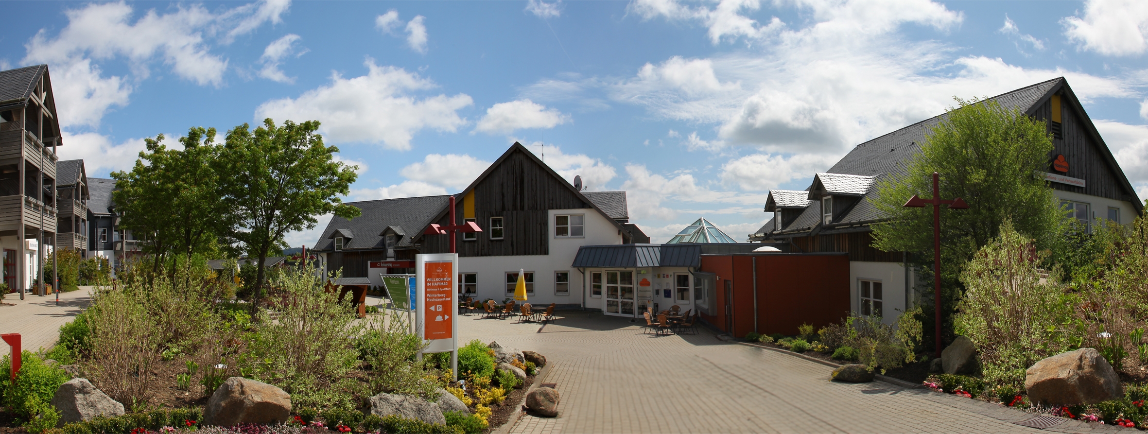 Außenansicht des Eingangsbereichs des Hapimag Resorts.