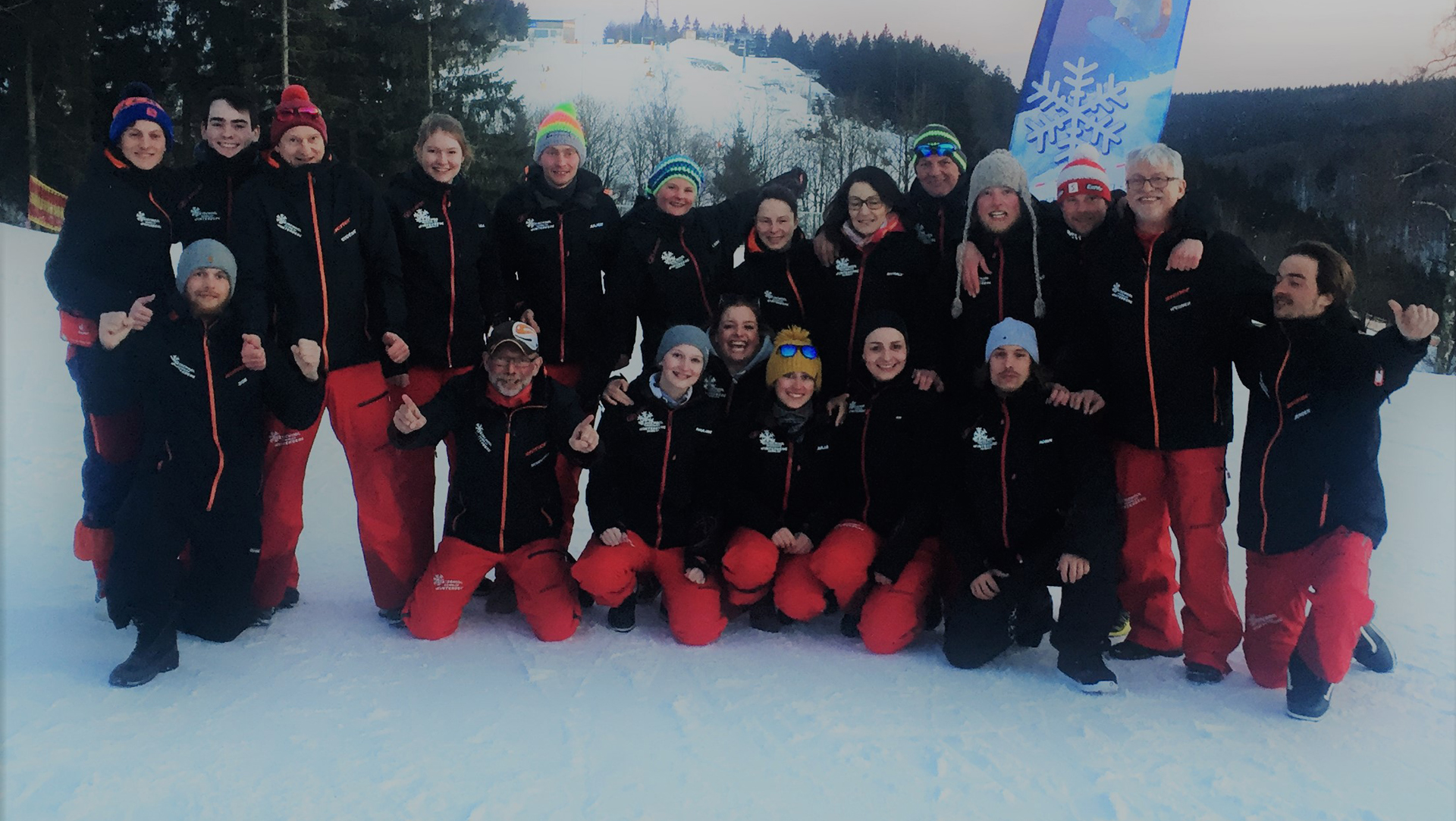 Gruppenfoto vom Team der Skischule Semmler.