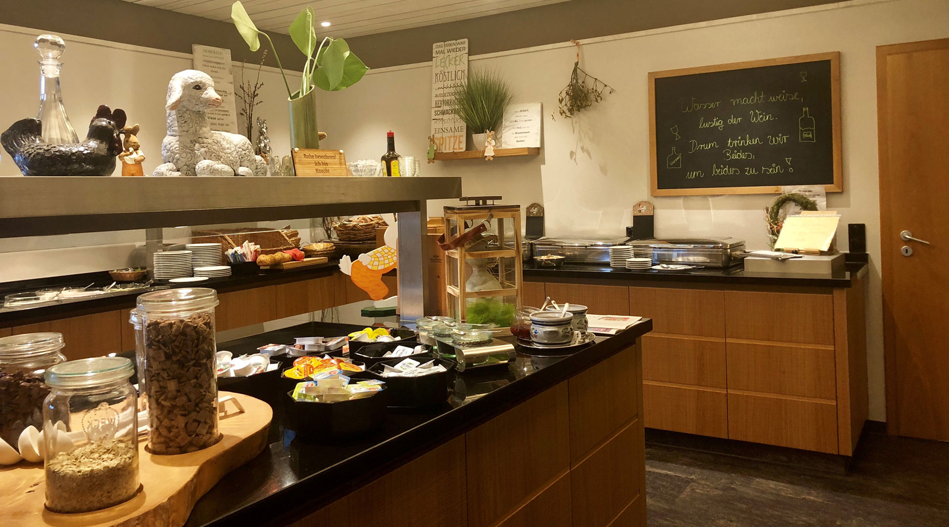 Ein Buffet mit verschiedenen Speisen. Ein Buffet mit verschiedenen Speisen.