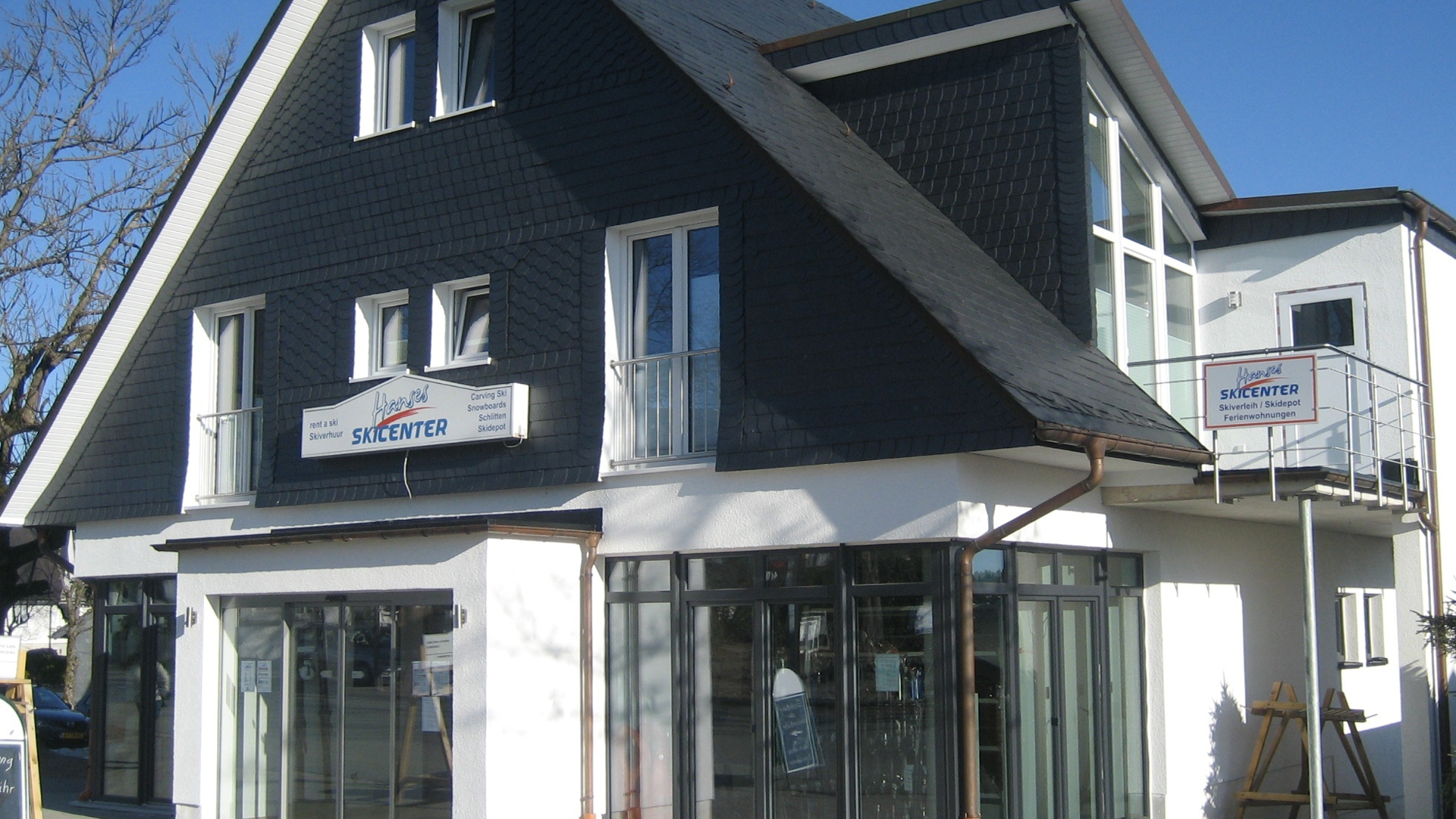 Außenansicht des Skiverleihs Hanses Skicenter. Außenansicht des Skiverleihs Hanses Skicenter.
