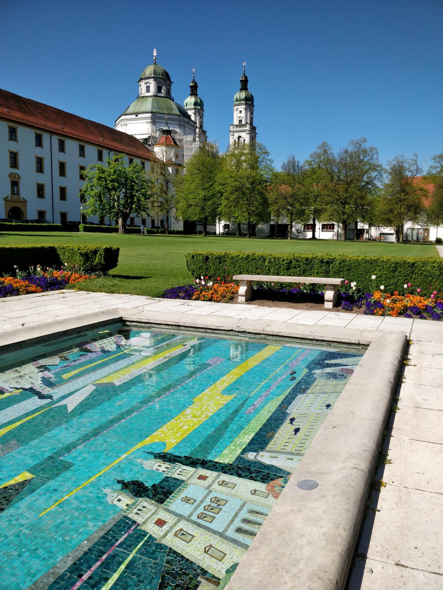 Mosaikwasserbecken im oberen Hofgarten Mosaikwasserbecken im oberen Hofgarten